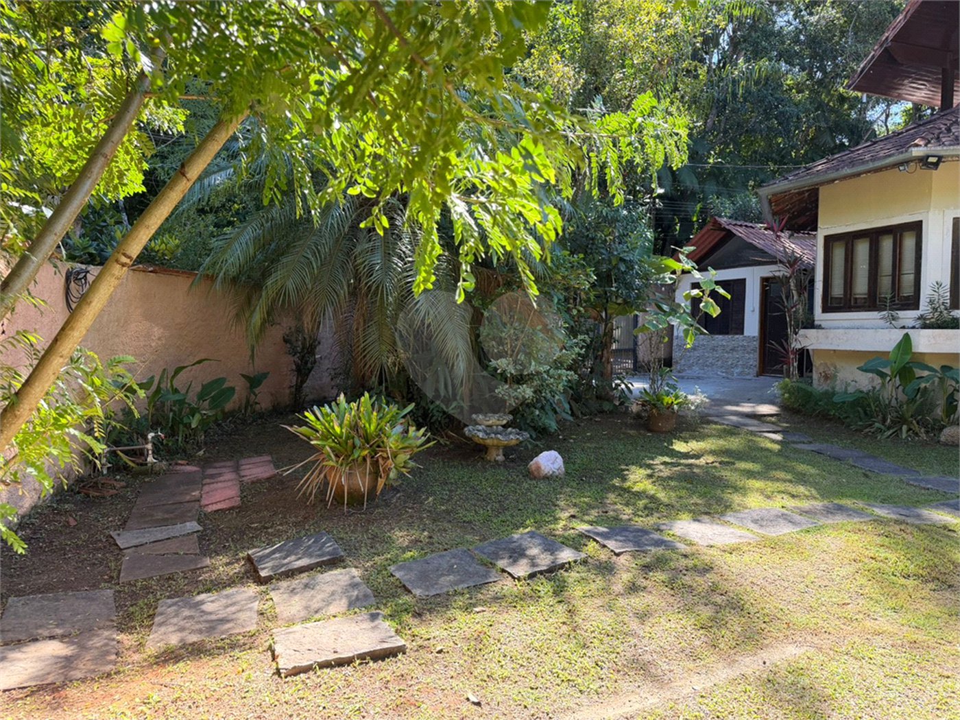 Casa à venda com 6 suítes em Massaguaçu, Caraguatatuba, SP