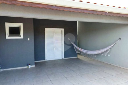 Sobrado à venda com 3 quartos, sendo 1 suíte,  em Residencial Colinas, Mogi das Cruzes, SP