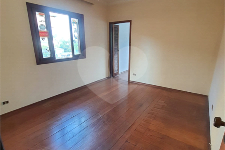 Sobrado à venda com 4 quartos, sendo 1 suíte, em Vila Pereira Barreto, São Paulo, SP