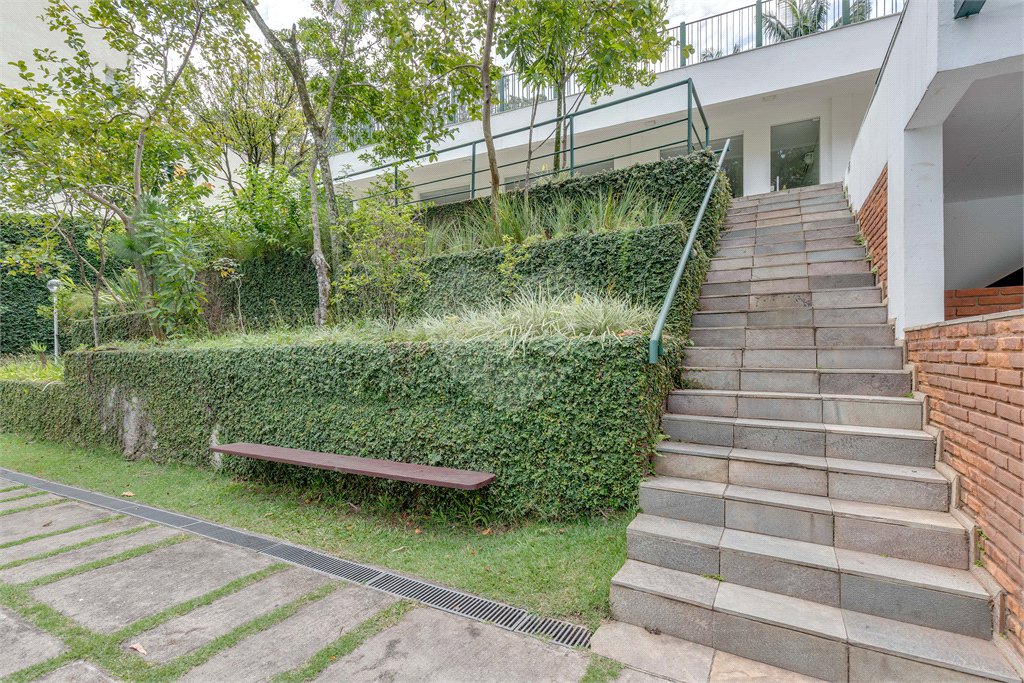 Casa à venda com 4 suítes no condomínio Granja do Morumbi, São Paulo - SP
