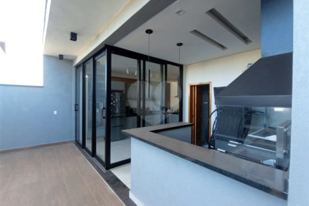 Casa à venda com 3 quartos, sendo 1 suíte, no condomínio Lago dos Ipês, Itapetininga - SP