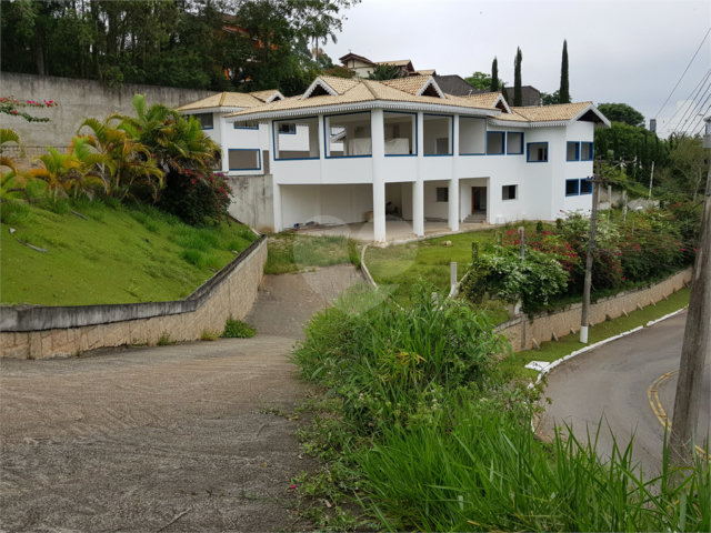 Casa à venda com 4 suítes no condomínio Suíça da Cantareira, Mairiporã - SP