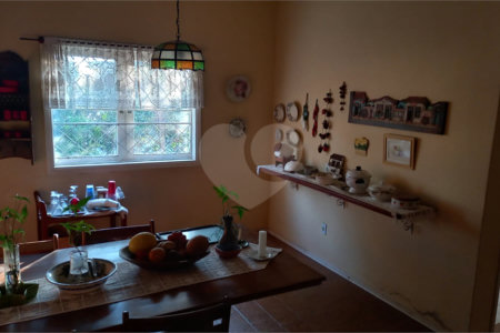 Casa à venda ou para alugar com 4 quartos, sendo 1 suíte, no Centro, Vinhedo, SP