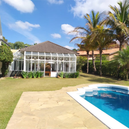 Casa à venda ou para alugar com 5 quartos, sendo 3 suítes, no condomínio Fazenda Lago Azul, Araçoiaba da Serra - SP