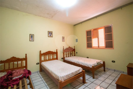 Sobrado à venda com 5 quartos, sendo 1 suíte,  em Jardim Villaça, São Roque, SP