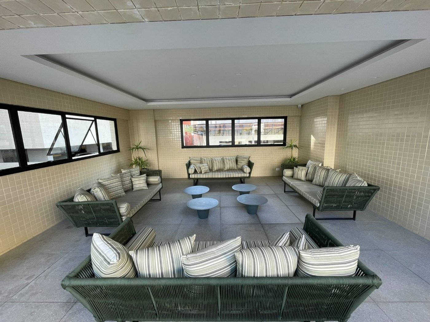 Apartamento 2 dormitórios (1 suíte), porteira fechada, 1 vaga demarcada, no José Menino, Santos