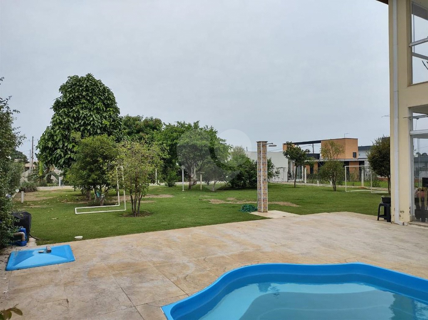 Casa à venda com 4 quartos, sendo 2 suítes, no condomínio Primavera, Salto - SP