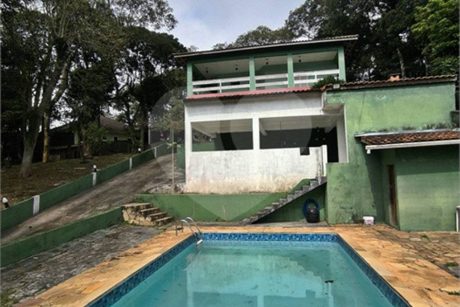 Sobrado à venda ou para alugar com 4 suítes em Serra da Cantareira, Mairiporã, SP