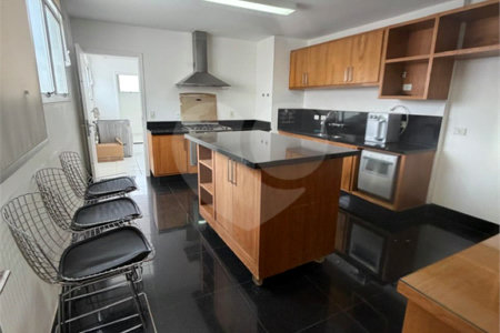 Apartamento de 237m para locação com 3 Suítes e 3 vagas na Rua Pedroso Alvarenga, no coração do sofisticado bairro Itaim Bibi.
