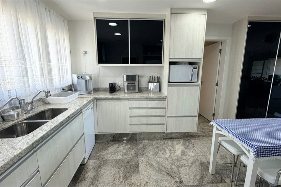 Apartamento à venda com 5 suítes em Riviera de São Lourenço, Bertioga, SP