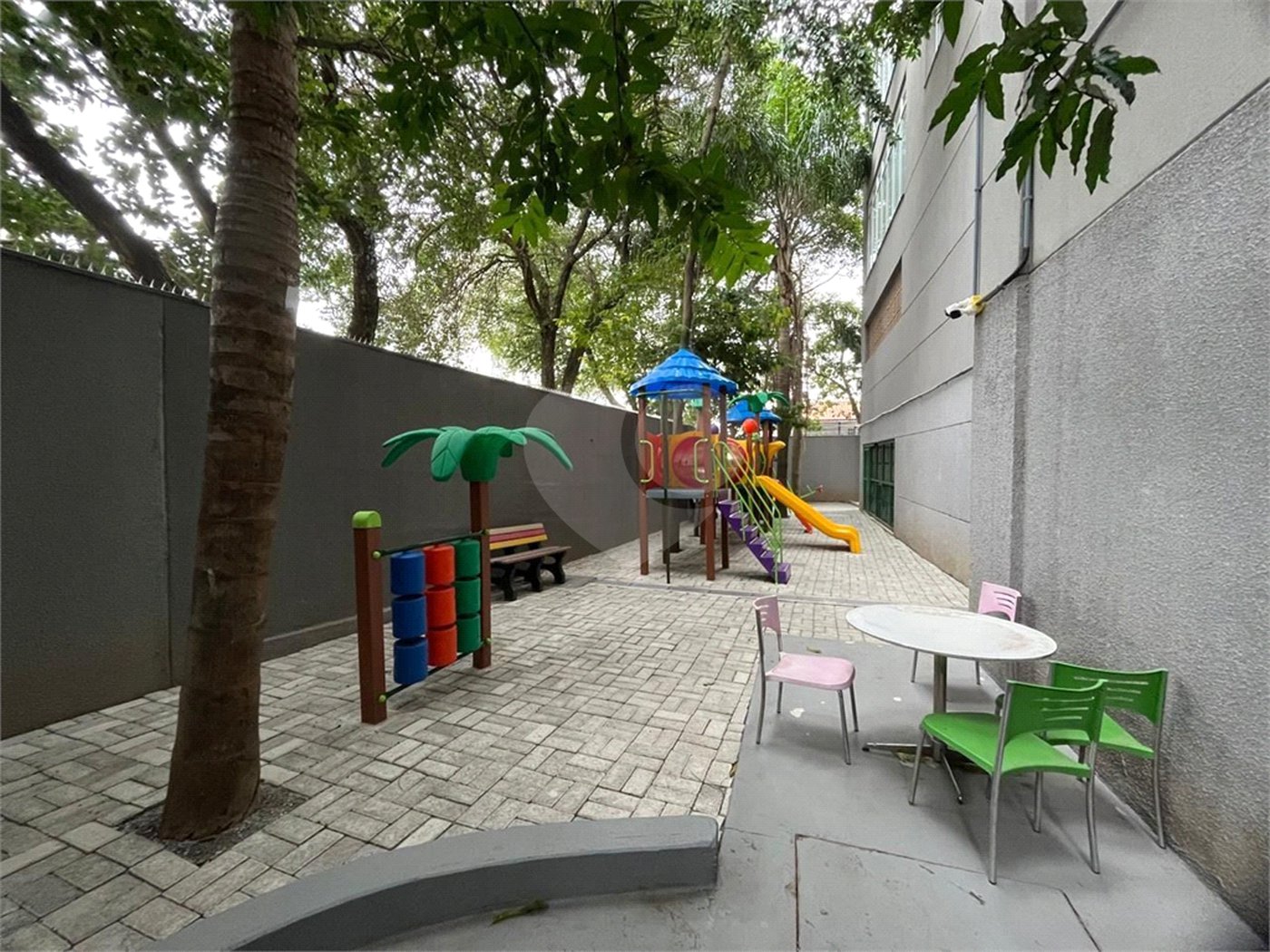 Apartamento á venda com 200m² - Bosque da Saúde