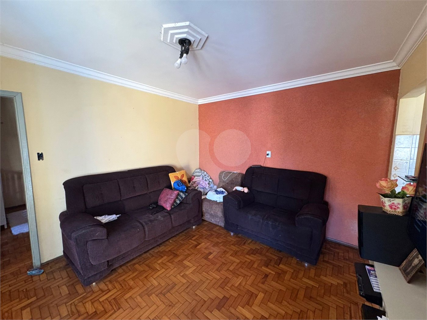 Casa com salão comercial, á venda, em São Carlos-SP.