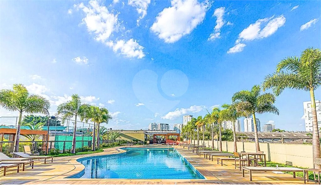Apartamento à venda com 3 quartos, sendo 1 suíte, em Vila Anastácio, São Paulo, SP