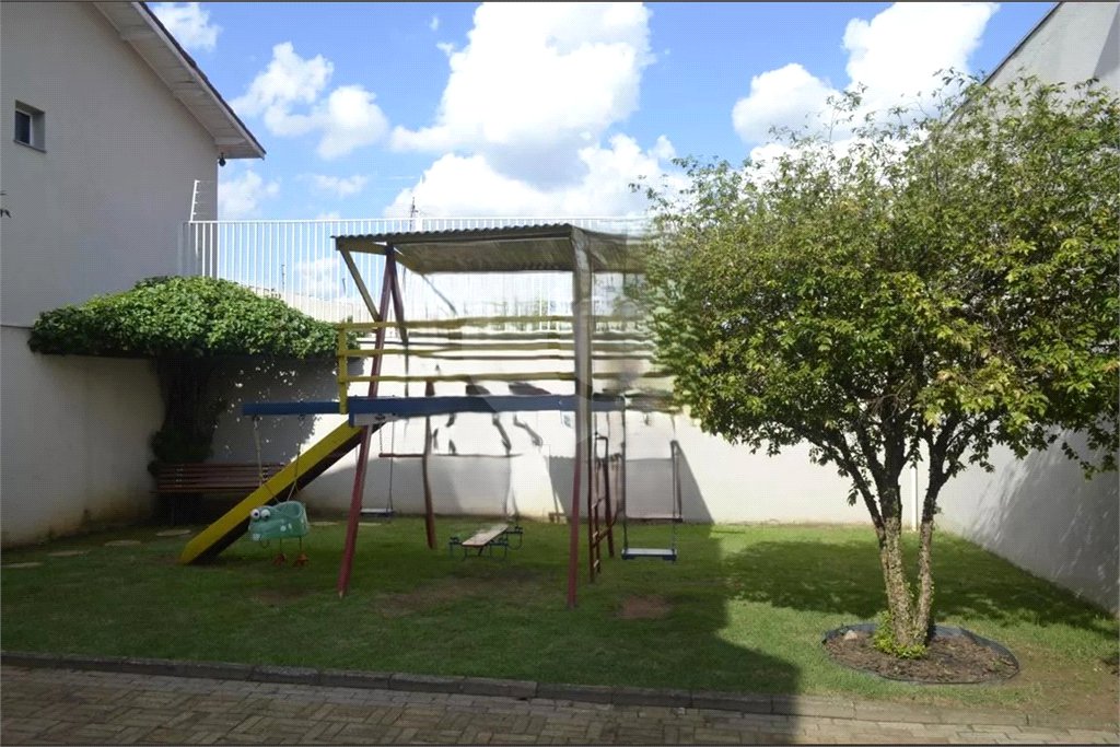 Casa à venda com 3 quartos, sendo 1 suíte, no condomínio Villa Sorrentina, São Paulo - SP