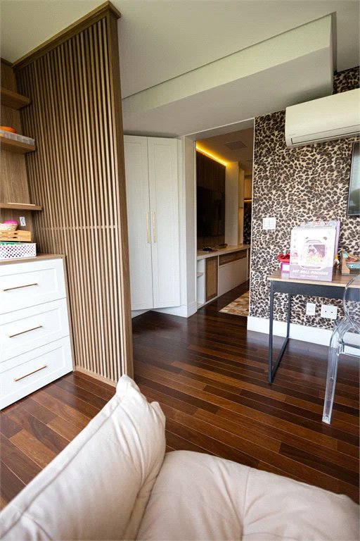 Apartamento à venda com 5 quartos, sendo 4 suítes, em Parque Reboucas, São Paulo, SP
