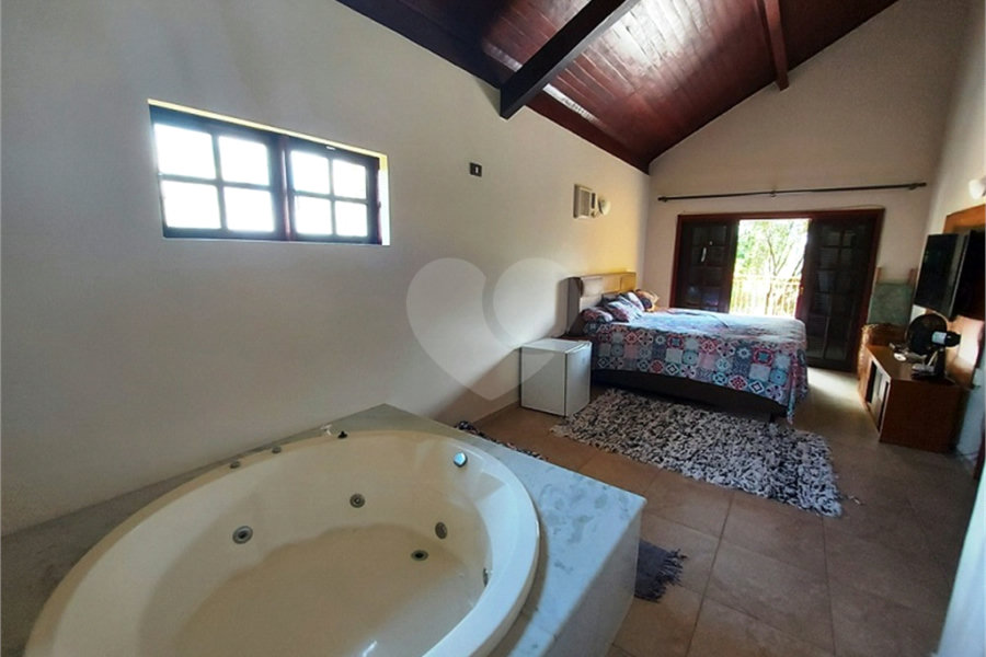 Casa à venda com 5 suítes em Canguera, São Roque, SP