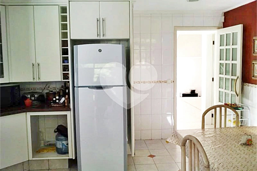 Sobrado à venda com 4 quartos, sendo 3 suítes, em Tremembé, São Paulo, SP