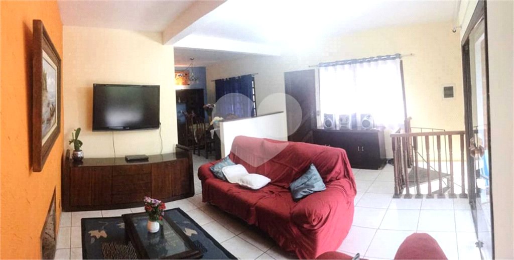 Casa à venda com 3 quartos, sendo 1 suíte, no condomínio Iara Branca, Mairiporã - SP
