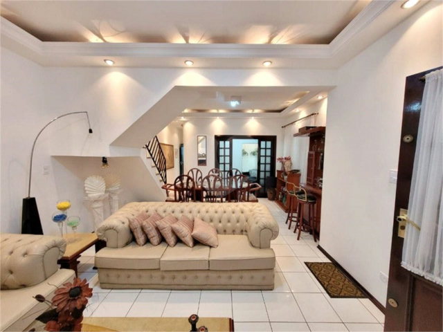 Sobrado à venda com 3 suítes em Vila Augusta, Guarulhos, SP