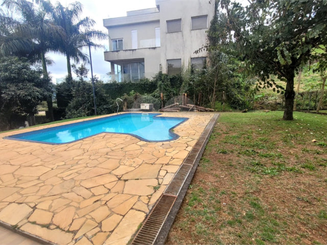 Casa à venda com 3 suítes no condomínio Suíça da Cantareira, Mairiporã - SP