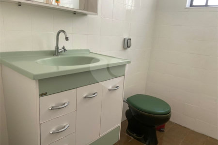 Sobrado à venda com 3 quartos, sendo 1 suíte,  em Parque Maria Domitila, São Paulo, SP