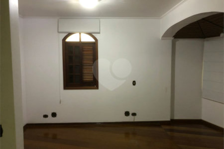Sobrado à venda com 4 quartos, sendo 3 suítes, em Alto da Boa Vista, São Paulo, SP