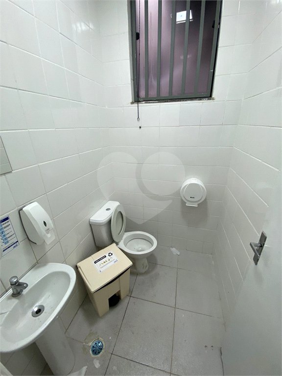 Salão para alugar em Vila Romanópolis, Ferraz de Vasconcelos, SP