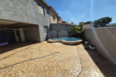 Casa à venda com 3 quartos, sendo 1 suíte, em Vila Salles, Atibaia, SP