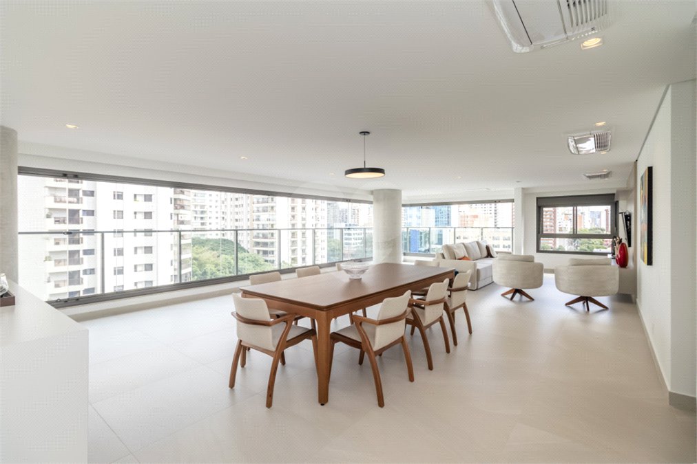 Apartamento à venda com 3 suítes em Campo Belo, São Paulo, SP