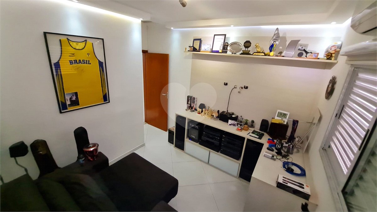 Sobrado à venda com 3 quartos, sendo 1 suíte,  em Jardim Leocádia, Sorocaba, SP