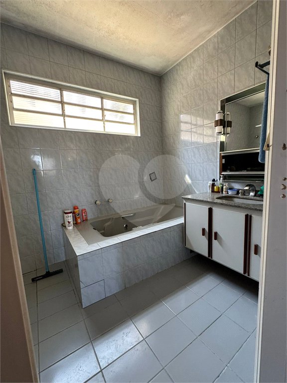 Casa à venda com 4 quartos, sendo 1 suíte,  em Vila Romão, Salto, SP