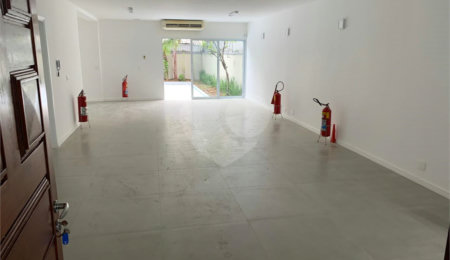 Sobrado à venda ou para alugar com 7 quartos, sendo 3 suítes,  em Vila Mariana, São Paulo, SP