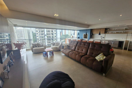 Apartamento à venda com 3 suítes em Vila Suzana, São Paulo, SP