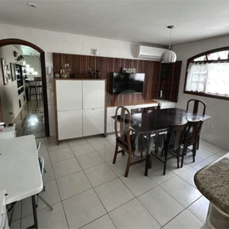 Casa à venda com 3 quartos, sendo 1 suíte,  no condomínio Residencial Nabuco de Araújo, São Paulo - SP