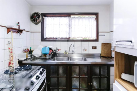 Casa à venda com 4 quartos, sendo 1 suíte,  em Lapa, São Paulo, SP