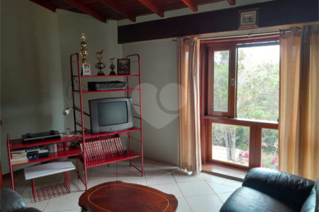 Chácara à venda com 4 quartos, sendo 1 suíte,  em Vila Dom Pedro, Atibaia, SP