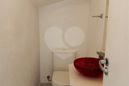 Casa à venda com 4 quartos, sendo 1 suíte, no condomínio Atlantico Sul, Rio de Janeiro - RJ