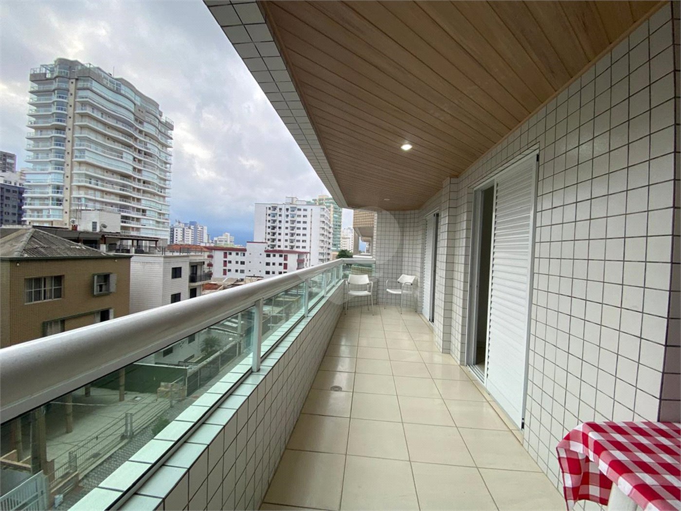 Apartamento à venda com 2 quartos, sendo 1 suíte, em Guilhermina, Praia Grande, SP