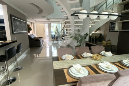 Casa à venda com 4 quartos, sendo 2 suítes, no condomínio Golden Village, Rio de Janeiro - RJ