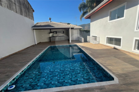 Sobrado à venda com 4 quartos, sendo 3 suítes, em Jardim Paulista, Atibaia, SP