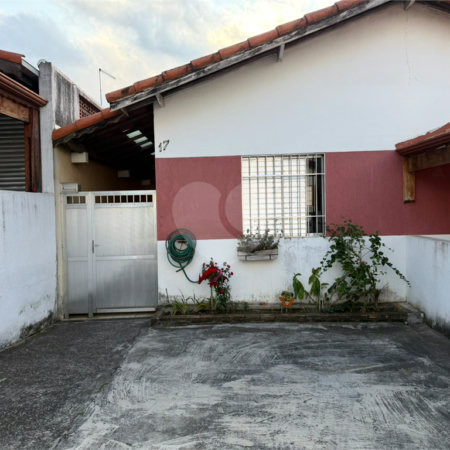 Casa à venda com 2 quartos no condomínio Residencial Bari, Itaquaquecetuba - SP