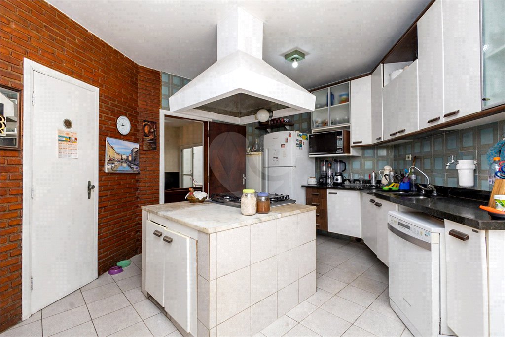 Casa à venda com 4 suítes em Jardim Londrina, São Paulo, SP
