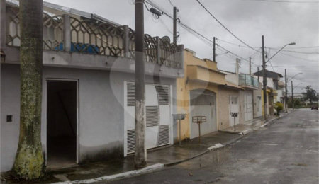 Casa à venda com 5 quartos, sendo 1 suíte,  em Jardim Márcia, Suzano, SP