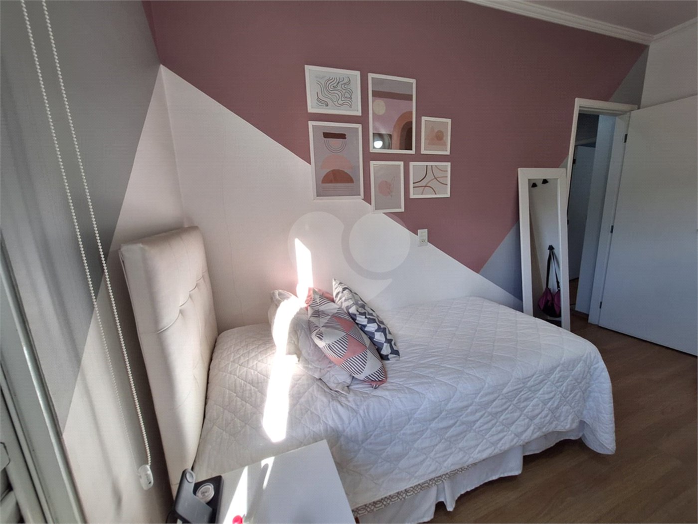 Casa à venda com 3 quartos, sendo 1 suíte, no condomínio Villaggio Tronchim, São Paulo - SP