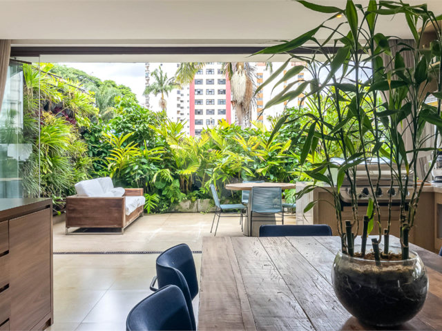 Casa de Vila à venda com 4 quartos, sendo 3 suítes,  em Vila Nova Conceição, São Paulo, SP