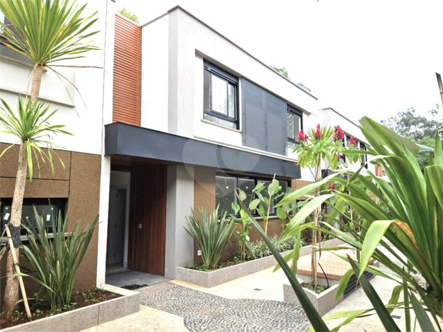 Casa à venda com 4 suítes no condomínio Venezia, São Paulo - SP