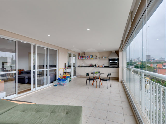 Apartamento à venda com 4 quartos, sendo 2 suítes,  em Santo Amaro, São Paulo, SP