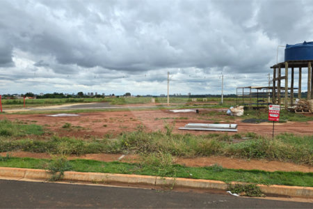 Terreno à venda em Parque Residencial São Lucas, Araraquara, SP