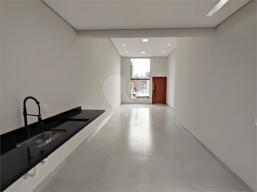 Casa à venda com 3 quartos, sendo 1 suíte, no condomínio Lago dos Ipês, Itapetininga - SP