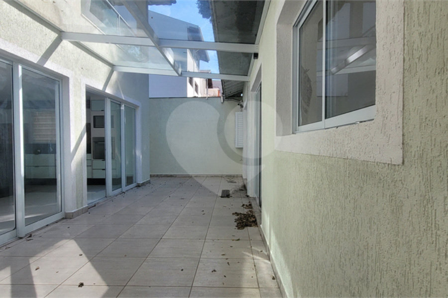 Sobrado à venda com 4 quartos, sendo 2 suítes, em Vila Irmãos Arnoni, São Paulo, SP